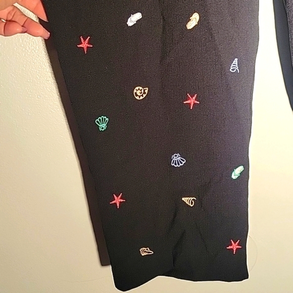 DRAPER'S & DAMON'S Women's Black Embroidered Sea Shells Crop Pants, Size: PXL - Picture 3 of 6